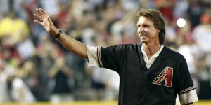 Randy Johnson gives thanks in Diamondbacks retirement ceremony
