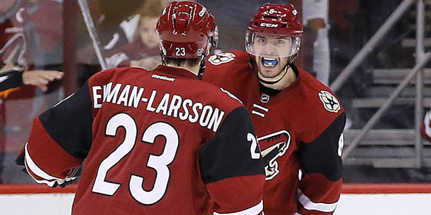 Arizona Coyotes' Tobias Rieder, of Germany, right, celebrates his goal against the Pittsburgh Pengu...