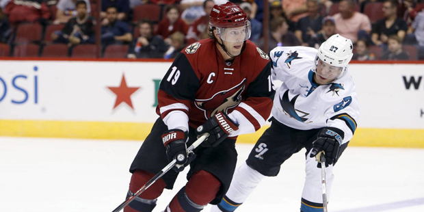 Arizona Coyotes right wing Shane Doan (19) shields the puck from San Jose Sharks right wing Joonas ...
