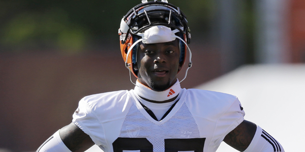 Cleveland Browns defensive back Robert Nelson takes a break during practice at the NFL football tea...