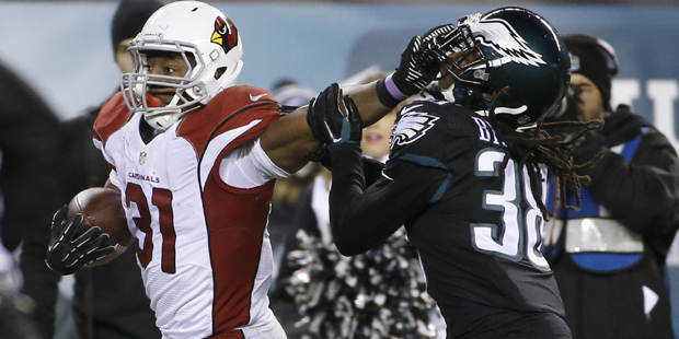 Arizona Cardinals' David Johnson, left, breaks free of Philadelphia Eagles' E.J. Biggers on a touch...