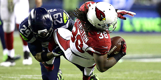 Seattle Seahawks free safety Earl Thomas tackles Arizona Cardinals running back Andre Ellington (38...