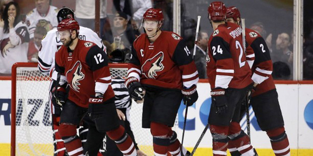 Arizona Coyotes’ Shane Doan (19) smiles after celebrating his goal against the Chicago Blackh...