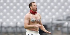 Carson Palmer wears hula skirt, bikini top on his birthday after losing bet