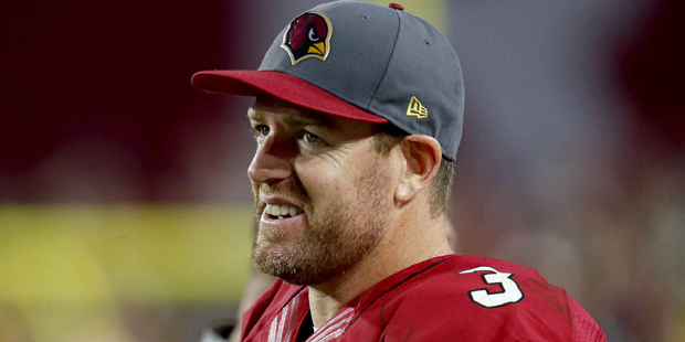 Arizona Cardinals quarterback Carson Palmer (3) watches from the sidelines during the second half o...