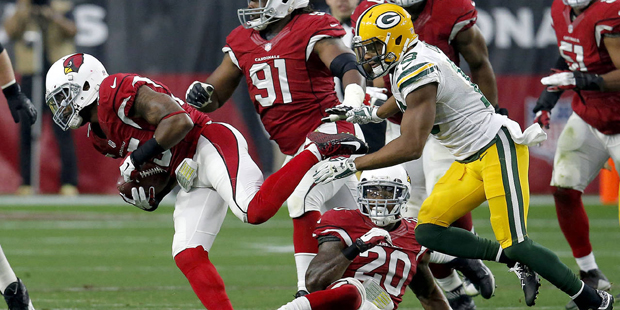 Arizona Cardinals cornerback Jerraud Powers (25) recovers a fumble against the Green Bay Packers du...
