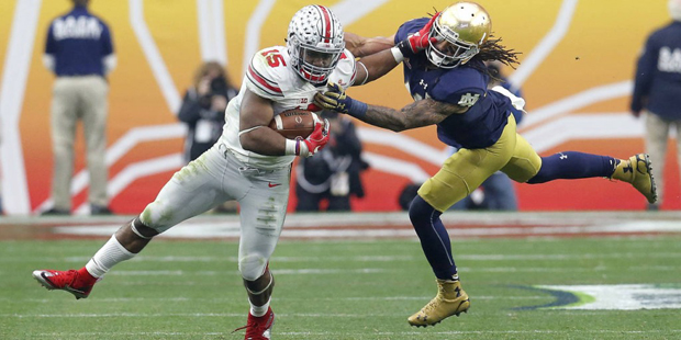 Ohio State running back Ezekiel Elliott (15) breaks free from Notre Dame cornerback Matthias Farley...