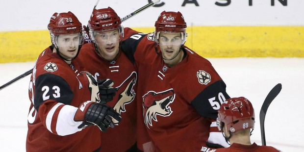 Arizona Coyotes' Shane Doan (19) celebrates his third-period goal against the Calgary Flames with t...