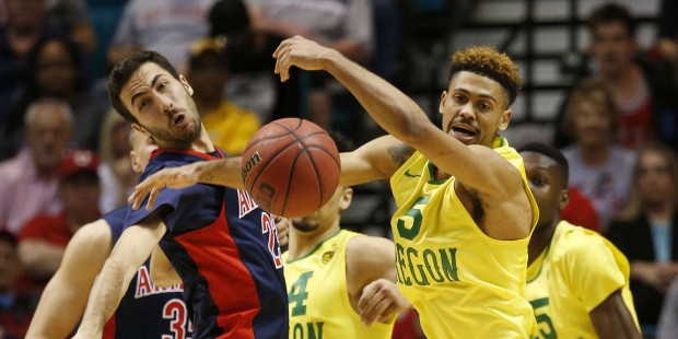 Oregon guard Tyler Dorsey, right, gets a rebound over Arizona forward Mark Tollefsen, left, during ...