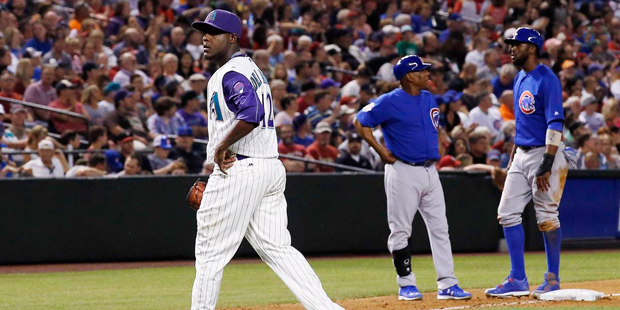 Arizona Diamondbacks' Rubby De La Rosa, left, exits the game after giving up a triple to Chicago Cu...
