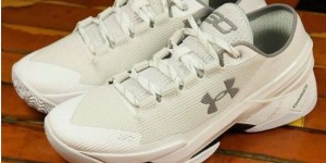Pete Carroll's shoes are more fire than Steph Curry's