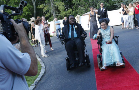 Related Larry Fitzgerald gets his forever threads in touching gold jacket dinner, moves closer to H...