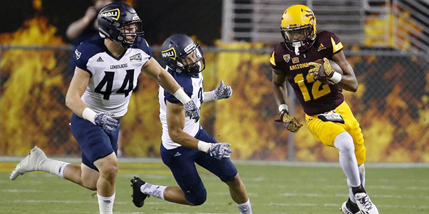 Northern Arizona's Jake Thomas (44) and Andrew Gose, middle, chase down Arizona State's Tim White (...