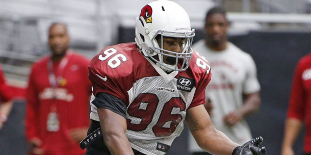 Arizona Cardinals running back Andre Ellington (38) makes a sliding catch in front of linebacker Ka...