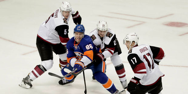 New York Islanders left wing Nikolay Kulemin (86) fights through Arizona Coyotes defenseman Connor ...