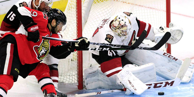 Ottawa Senators' Derick Brassard (19) fights for the puck with Arizona Coyotes' Brad Richardson (15...