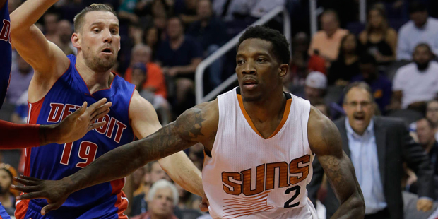 Phoenix Suns guard Eric Bledsoe (2) drives past Detroit Pistons guard Beno Udrih during the third q...