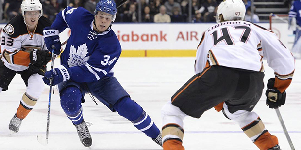Toronto Maple Leafs center Auston Matthews (34) skates the puck into the offensive zone as Anaheim ...