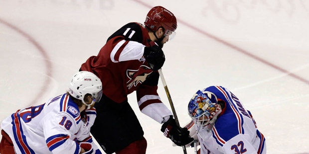 New York Rangers goalie Antti Raanta (32) makes the save on Arizona Coyotes center Martin Hanzal (1...