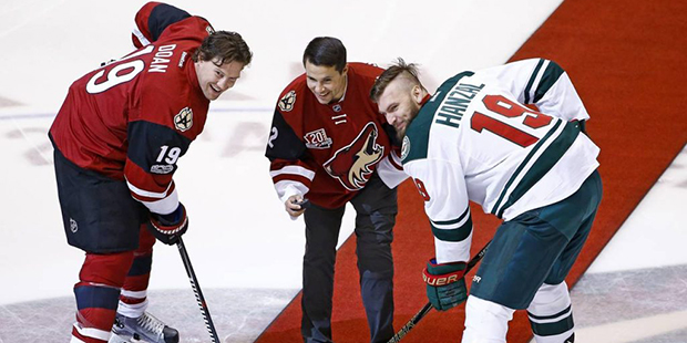 Craig Cunningham, center, the 26-year-old captain of the Tucson Roadrunners, the Arizona Coyotes' A...