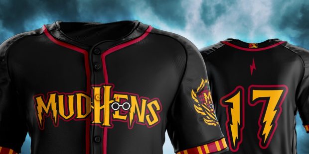 Related Why are the Diamondbacks wearing hats that do not match their jerseys this weekend?Devin Bo...