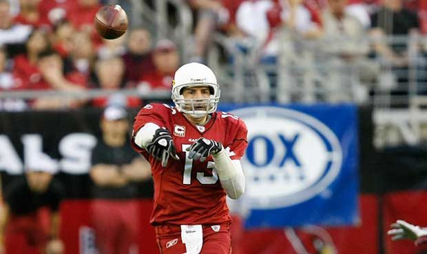 Arizona Cardinals quarterback Kurt Warner throws against the St. Louis Rams during the second half ...