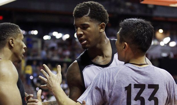 An official (133) gets between Houston Rockets' Troy Williams, left, and Phoenix Suns' Marquese Chr...