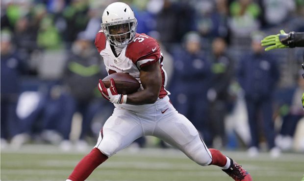 Seattle Seahawks' Ahtyba Rubin, left, and Bobby Wagner tackle Arizona Cardinals' David Johnson on a...
