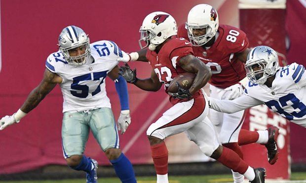 Arizona Cardinals running back Kerwynn Williams (33) rushes past Dallas Cowboys outside linebacker ...