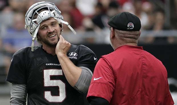 Arizona Cardinals quarterback Drew Stanton (5) talks with coach Bruce Arians during NFL football tr...