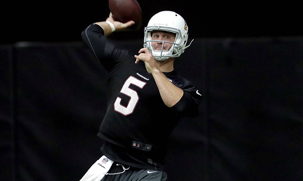 Arizona Cardinals quarterback Drew Stanton (5) runs drills during the team's NFL football training ...