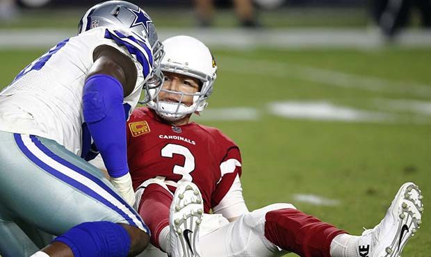 Arizona Cardinals quarterback Carson Palmer (3) looks at Dallas Cowboys defensive end Demarcus Lawr...