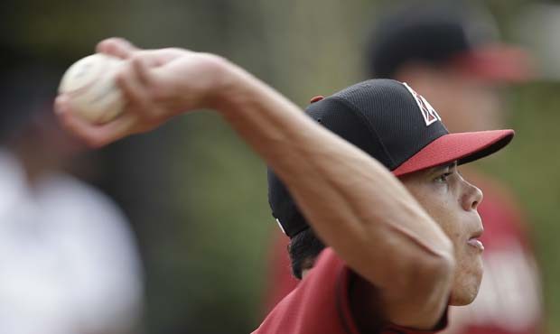 Arizona Diamondbacks' Yoan Lopez (32) throws during spring training baseball workouts Sunday, Feb. ...