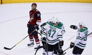 Coyotes C Derek Stepan out 4-6 weeks with knee injury