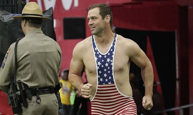Arizona Cardinals quarterback Drew Stanton runs onto the field after losing a bet with teammates ea...
