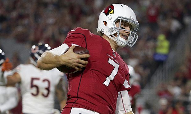 Arizona Cardinals quarterback Blaine Gabbert (7) runs in for a touchdown against the Chicago Bears ...