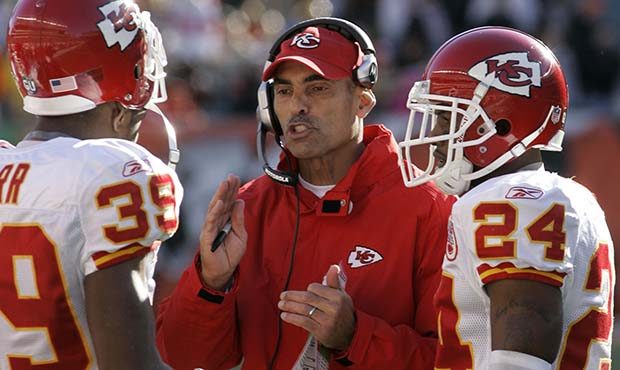 Kansas City Chiefs head coach Herm Edwards talks with cornerbacks Brandon Flowers (24) and Brandon ...
