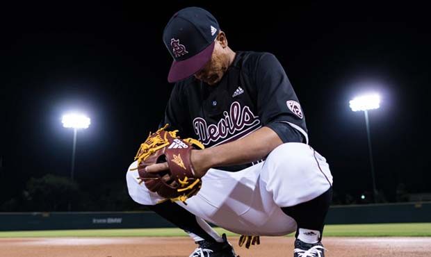 Related Why are the Diamondbacks wearing hats that do not match their jerseys this weekend?Devin Bo...