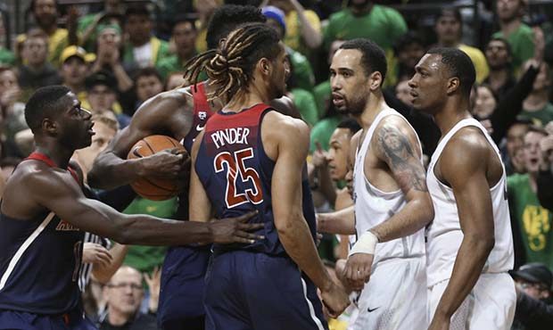 Arizona's Rawle Alkins, left, DeAndre Ayton and Keanu Pinder (25) face off against Oregon's Paul Wh...