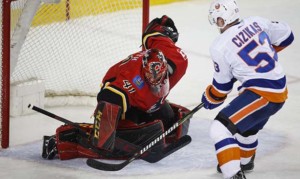 Former Coyote Mike Smith enjoying playoff push with Calgary Flames