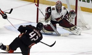 Arizona Coyotes' Antti Raanta on new contract: 'I wanted to stay here'