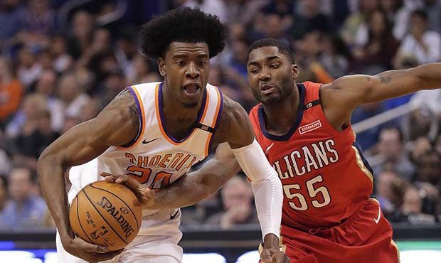 New Orleans Pelicans forward E'Twaun Moore (55) reaches for the ball as Phoenix Suns guard Josh Jac...