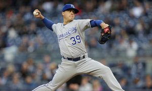 D-backs purchase contract of pitcher Kris Medlen, option Silvino Bracho