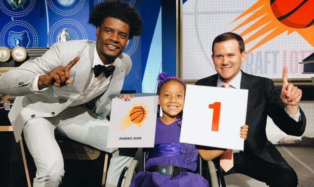 (Twitter photo/@Suns)...