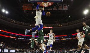 Phoenix Suns trade for Philadelphia forward/center Richaun Holmes