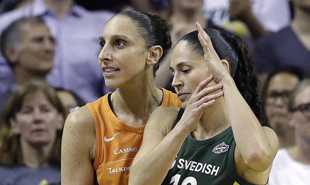WNBA Sue Bird & Diana Taurasi サイン入り写真 Photo Gallery: Diana Taurasi's Moments Over 20 Years