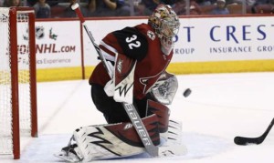 TheHockeyNews.com: Coyotes' Antti Raanta among top 10 NHL goalies