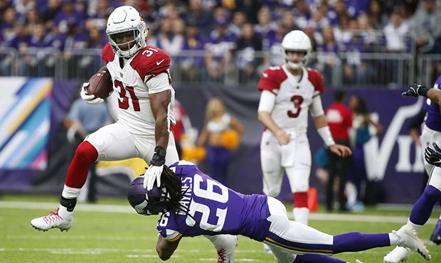 Arizona Cardinals running back David Johnson (31) breaks a tackle by Minnesota Vikings cornerback T...