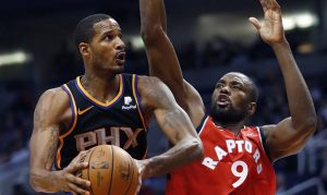 Report: Suns to have Ariza away from team Saturday after trade falls apart