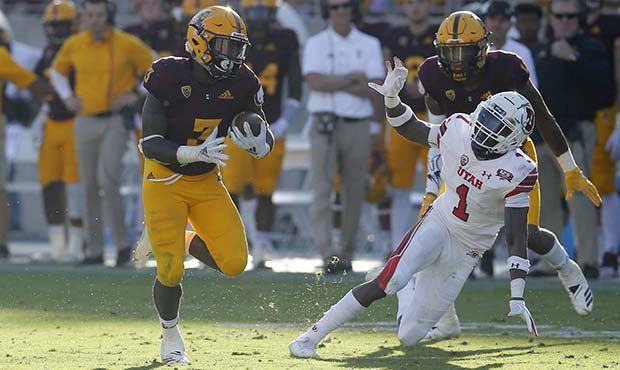 Arizona State running back Eno Benjamin (3) runs by Utah defensive back Jaylon Johnson (1) for a to...